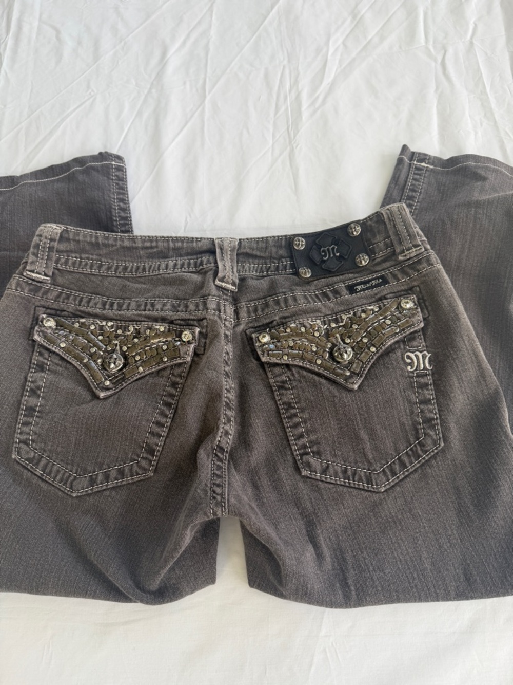 Miss Me Sz 31 Gray Denim Capri’s Y2K 90’s
Embellished Crop Jean Capris